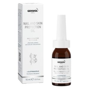 Το GEHWOL MED Nail & Skin Protection Oil είναι ένα δερματολογικά ελεγμένο προϊόν για την ολοκληρωμένη φροντίδα των νυχιών και της επιδερμίδας γύρω από αυτά, ειδικά σε περιπτώσεις ευαισθησίας, ερεθισμών και μυκητιάσεων. Η σύνθεσή του με κλοτριμαζόλη, πανθενόλη και βισαβολόλη συμβάλλει στην προστασία από την ανάπτυξη μυκήτων, ενώ παράλληλα ενυδατώνει και καταπραΰνει το δέρμα. Τα πολύτιμα έλαια, όπως το έλαιο φύτρου σιταριού, ενισχύουν την ελαστικότητα των νυχιών και βελτιώνουν τη συνολική τους όψη. Ιδανικό για εύθραυστα ή ταλαιπωρημένα νύχια, βοηθά στην αποκατάσταση της φυσικής τους ανθεκτικότητας και χαρίζει υγιή, φυσική λάμψη. Οφέλη Προστατεύει από μύκητες νυχιών και δέρματος Ενυδατώνει και καταπραΰνει την επιδερμίδα Βελτιώνει την ελαστικότητα των νυχιών Ιδανικό για εύθραυστα και ευαίσθητα νύχια Με πανθενόλη και βισαβολόλη για καταπραϋντική δράση Με έλαιο φύτρου σιταριού για θρέψη Δερματολογικά ελεγμένο | Κατάλληλο και για διαβητικούς Ενδείξεις Ιδανικό για: Νύχια με τάση για μυκητιάσεις Εύθραυστα και ξηρά νύχια Ερεθισμένο δέρμα γύρω από τα νύχια Πρόληψη μυκητιασικών λοιμώξεων Χρήση Εφαρμόστε καθημερινά μικρή ποσότητα στα νύχια και στην επιδερμίδα γύρω από αυτά. Κάντε απαλό μασάζ μέχρι να απορροφηθεί. Συστατικά (Active) Clotrimazole, Panthenol, Bisabolol, Triticum Vulgare (Wheat Germ) Oil Συσκευασία Περιεχόμενο: 15 ml